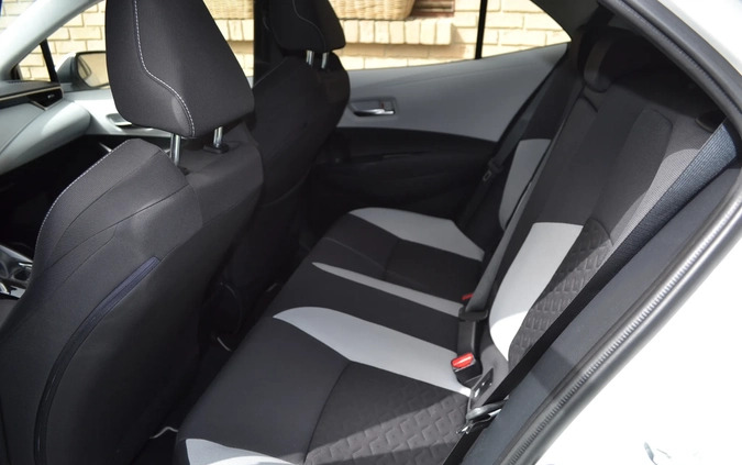 Toyota Corolla cena 74899 przebieg: 128400, rok produkcji 2020 z Strzelno małe 106